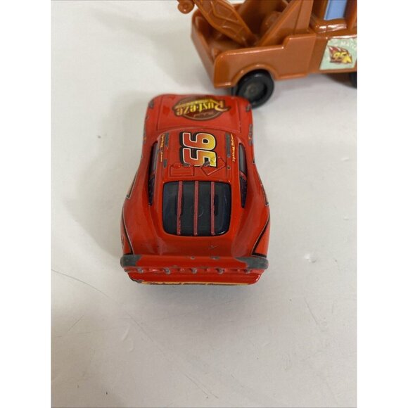 Disney Pixar Lot Of 2 Lightning McQueen Cars Diecast Tow Mater - Picture 4 of 13